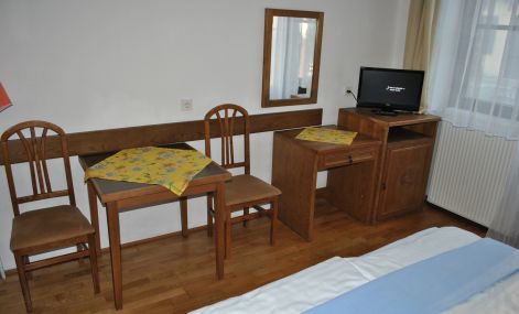 csalasi_apartman_franciaagyas_haloszoba.jpg