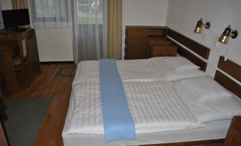 ketszobas_apartman_franciaagyas_szoba_1.jpg